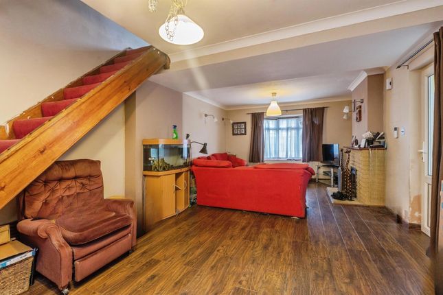 7, Rayleigh Road, Stanford-Le-Hope photo 3