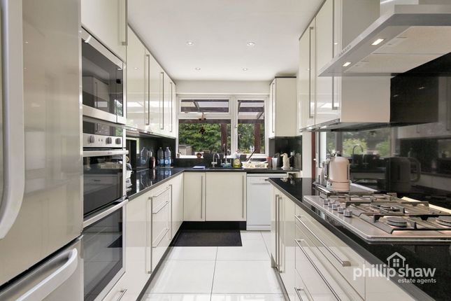 11 Kenton Park Crescent, Harrow photo 2