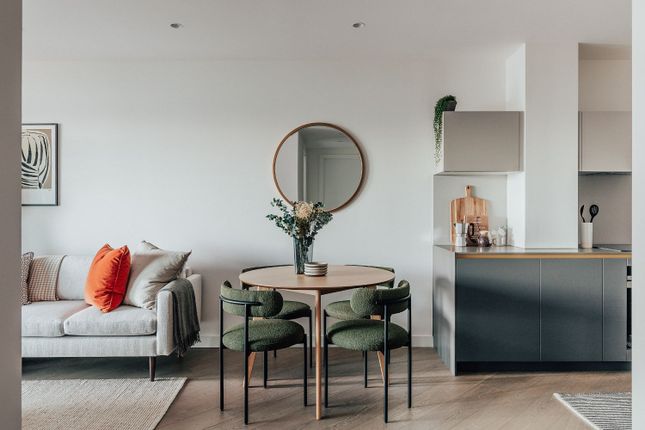 4 UPPER RIVERSIDE, Cutter Lane, London photo 4