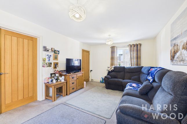 14 Springfield Meadows, Little Clacton, Essex photo 2