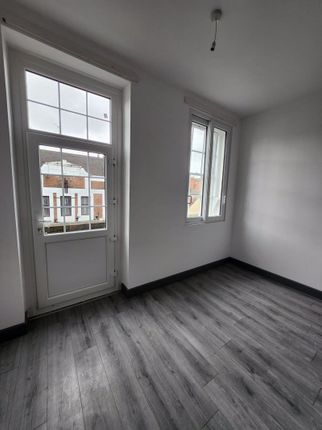 Flat to rent in New Street, Dudley