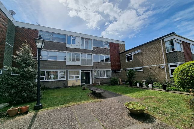 Flat for sale in St. Nicholas Close, Barry