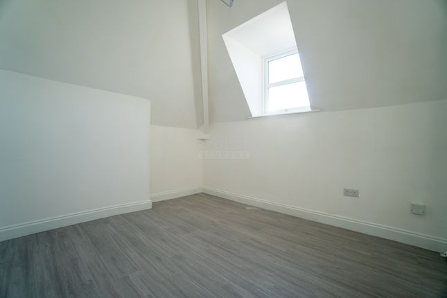 Flat to rent in Knighton Park Road, Stoneygate, Leicester