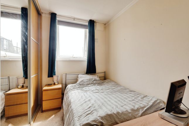 Flat for sale in Lansdowne Way, London