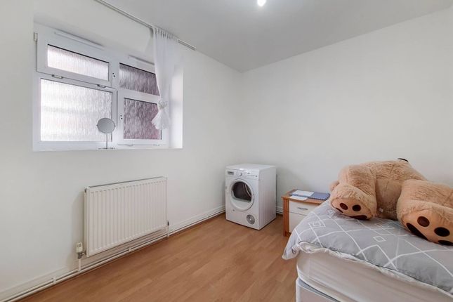 Thumbnail Flat for sale in Runnymede House, Hackney, London