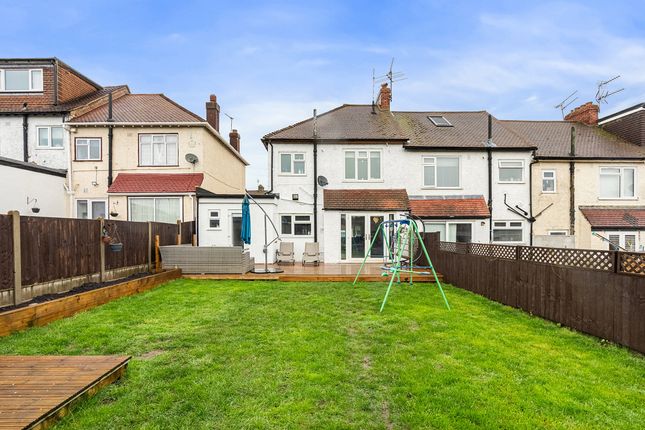 End terrace house for sale in Castlemaine Avenue, Kent
