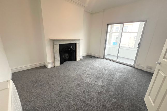 Flat to rent in Greenhill, Weymouth