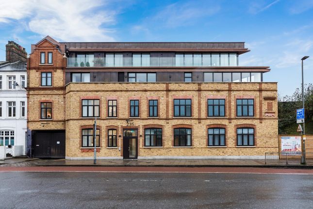 Flat for sale in Queenstown Road, Battersea, London