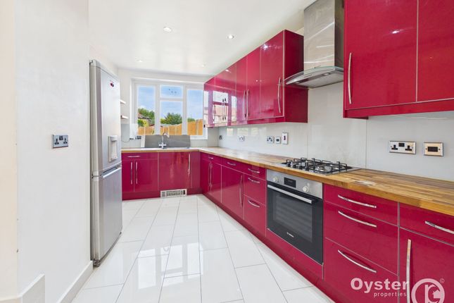 27 Derwent Crescent, Stanmore photo 3