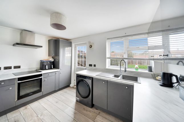 46, Robin Drive, Ipswich photo 5