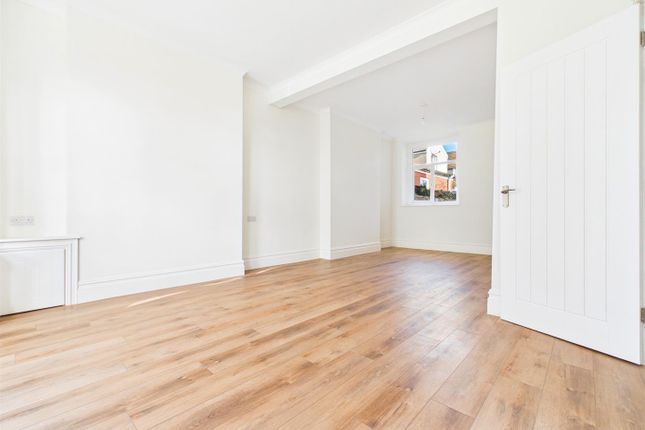 10, The Avenue, Caerphilly photo 3