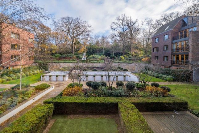 Flat for sale in The Bishops Avenue, Hampstead Garden Surburb, London