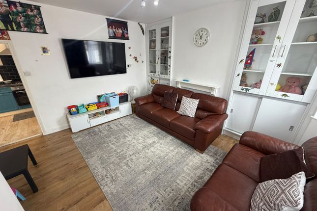 10, Roydene Crescent, Leicester photo 3