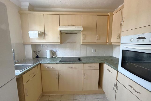 Flat 1, Folly Mill Lodge, South Street, Bridport photo 3