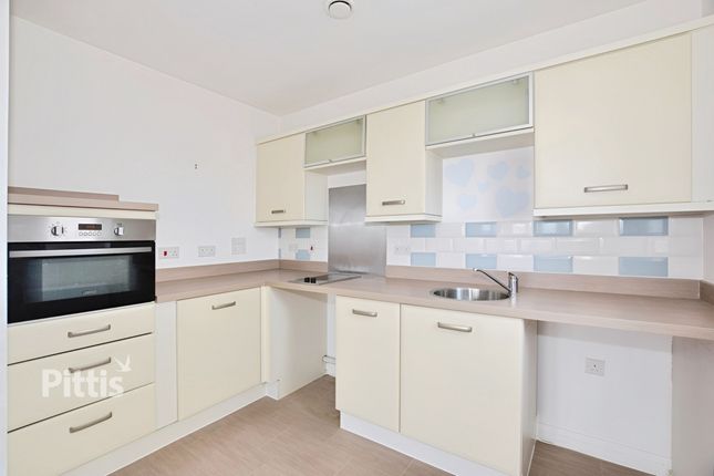 Flat 10, River Court, 62, Albert Way, East Cowes photo 2