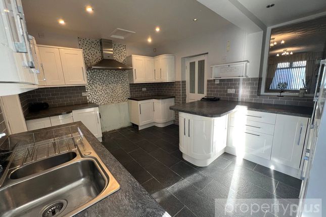99, Regent Street, Rhondda Cynon Taff photo 3