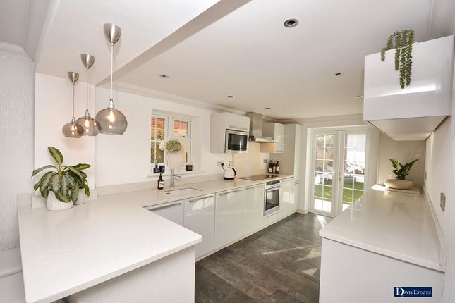 7 Romney Chase, Hornchurch photo 3