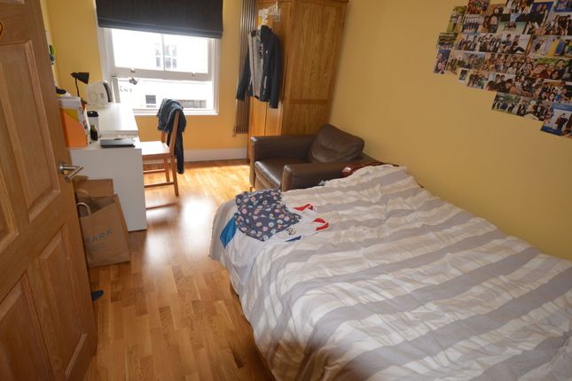 Top Floor,348C Caledonian Road, London photo 3