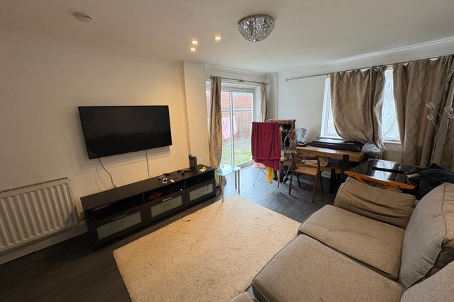 211, Long Banks, HARLOW photo 5