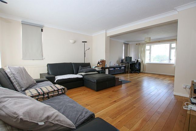 4, Paddocks Drive, Newmarket photo 2