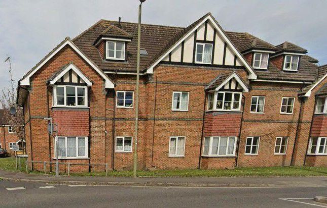 2-bed flat on 9 Chicheley Court, Sherington Close, Farnborough, £1,150/mo