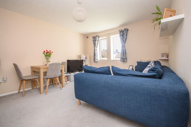 Flat 2, Austin House, High Street, Kettering photo 3