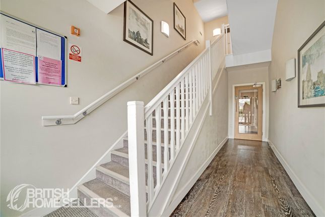Flat 1, 57, Woolhampton Way, Berkshire photo 2