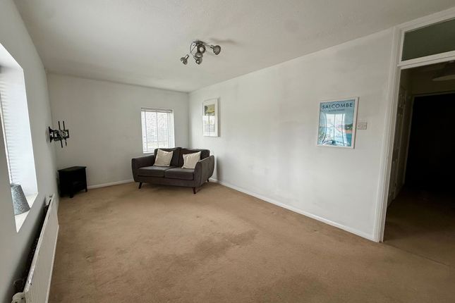 17 Portland Court, Torquay photo 2