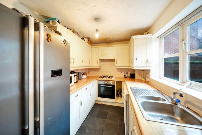 22, Hatcher Crescent, Colchester photo 4