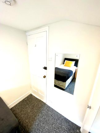 Room to rent in George Street, Reading