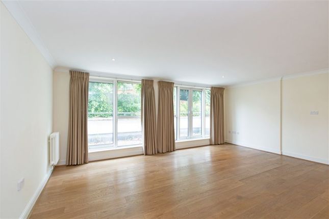 Thumbnail Flat to rent in Broughton Avenue, Finchley Central