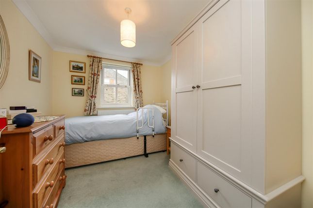 Flat for sale in 11 Riverside Crescent, Bakewell