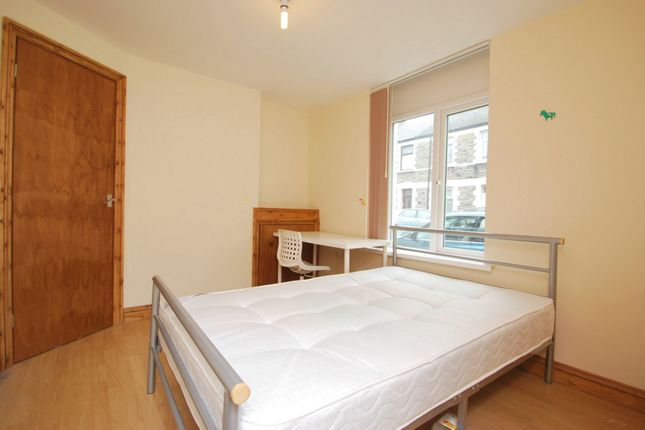 Thesiger Street, Cardiff photo 3