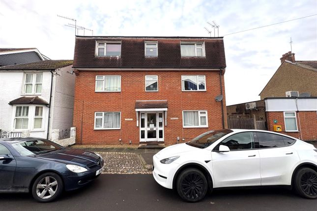 Studio flat on 3, Dane Court, ST ALBANS, £175,000