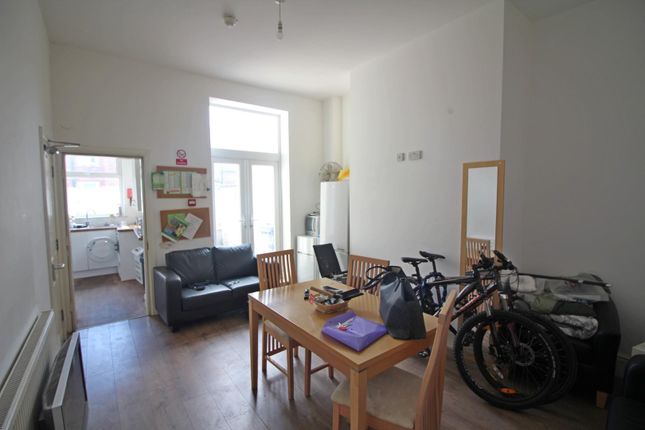 Room 4, 1, Brierley Street, Bury photo 3
