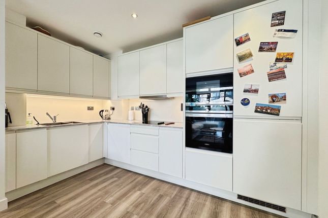 Flat 2, Gladness House, London photo 2