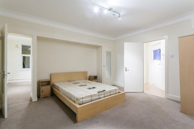 Flat for sale in The Broadway, Mill Hill, London