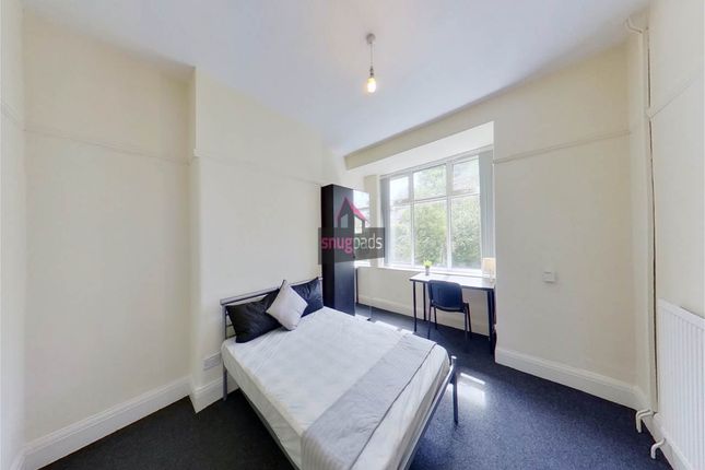 Bright, Neatly Presented Double Bedroom With A Dou...