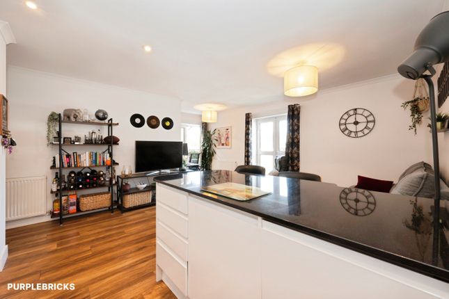 Flat 10/Crondall Place, Church Road, Fleet photo 4