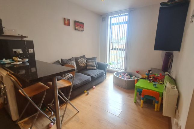 Flat 1 Bank House, 140, Kirkgate, West Yorkshire photo 4