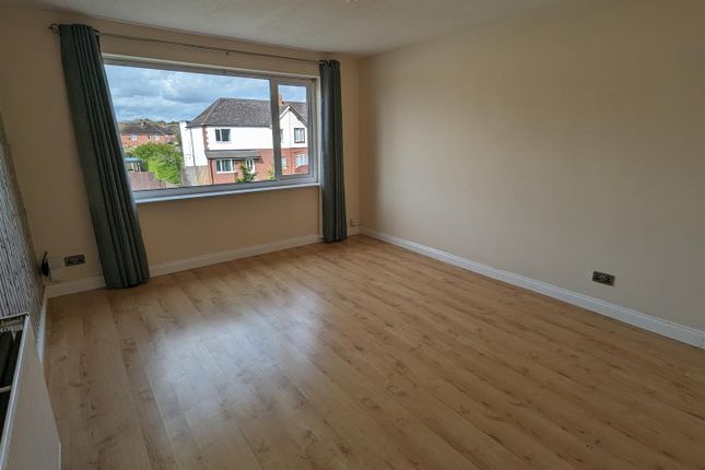 Maisonette to rent in New Road, Studley