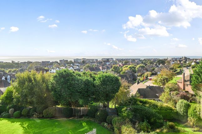 18 St Peterâ€™S Court Tn40 (13).Jpg