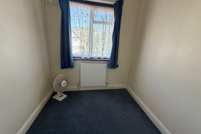 31, Abercorn Crescent, Harrow photo 3