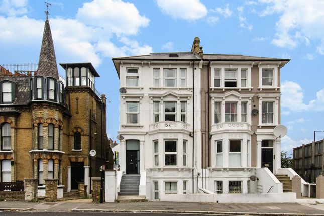 Thumbnail Flat to rent in Haselrigge Road, Clapham, London