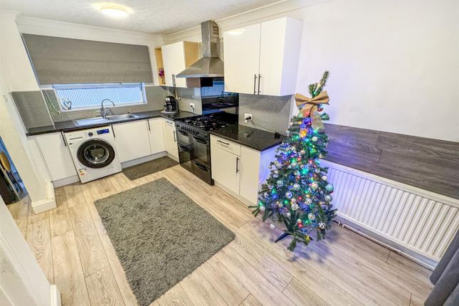 36, Greenland Walk, Corby photo 3