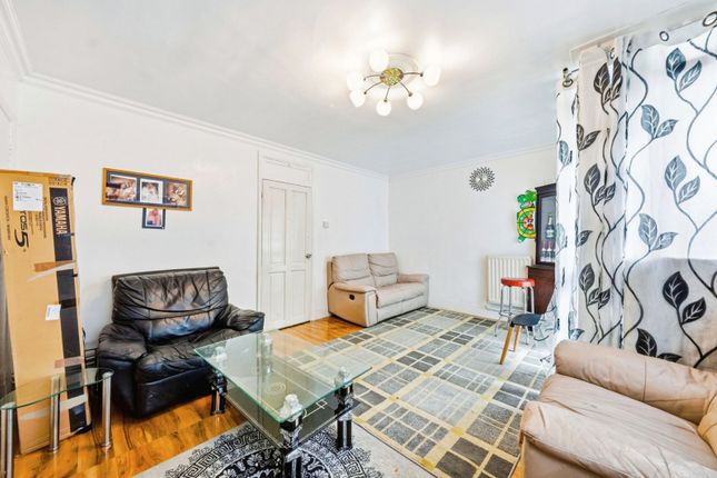 Flat 4 Cantwell House,, Cantwell Road, London photo 3