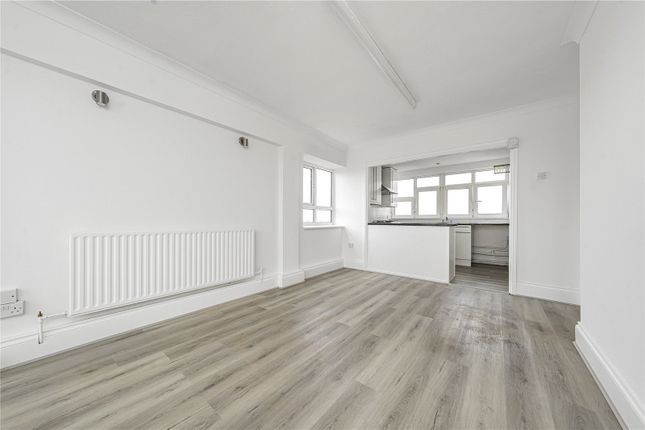 28, Oatlands Court, London photo 3