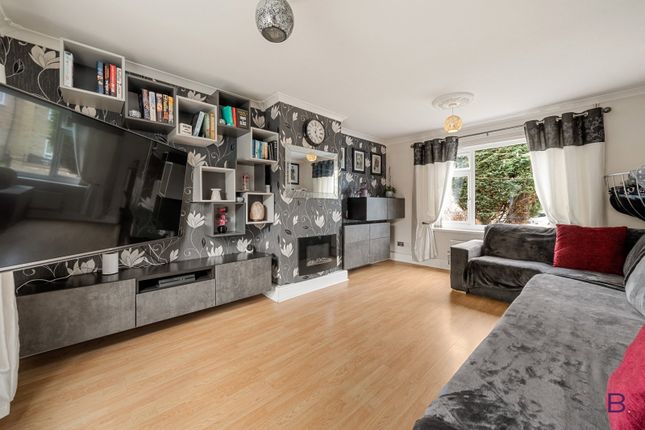 6, Ferrand Avenue, Bradford photo 3