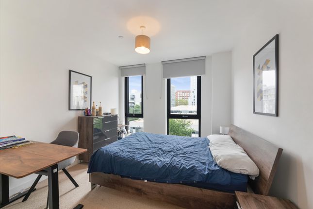 Flat to rent in Delancey Apartments, Williamsburg Plaza, London