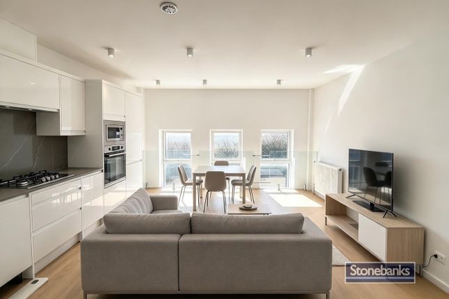 2-bed house on 12a, Station Parade, Uxbridge Road, London, £2,300/mo